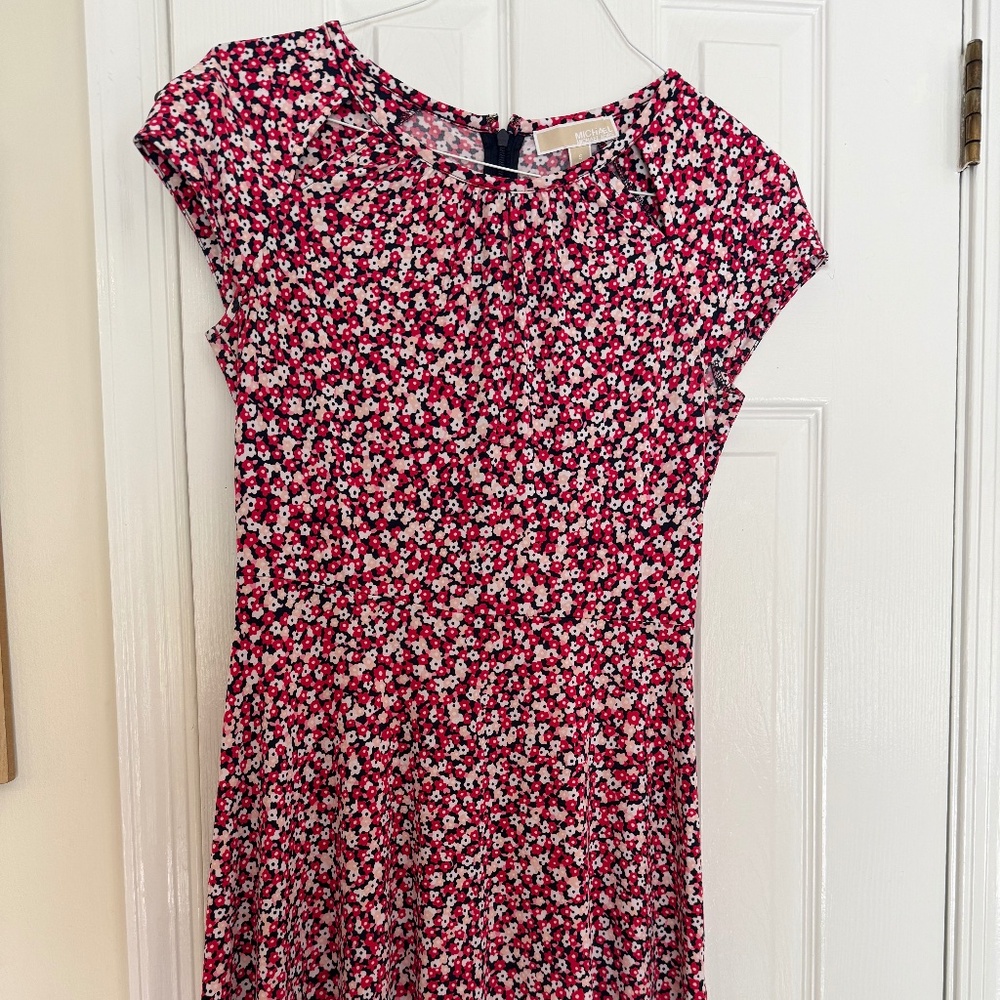 Short - Knee height - dress